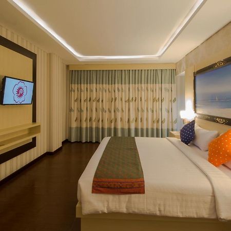 Hotel Grand Puri Saron Yogyakarta Exterior foto
