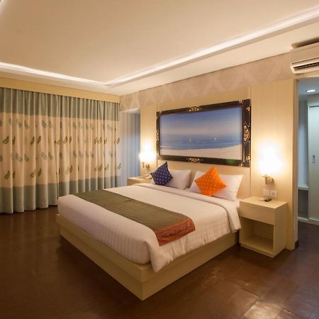 Hotel Grand Puri Saron Yogyakarta Exterior foto