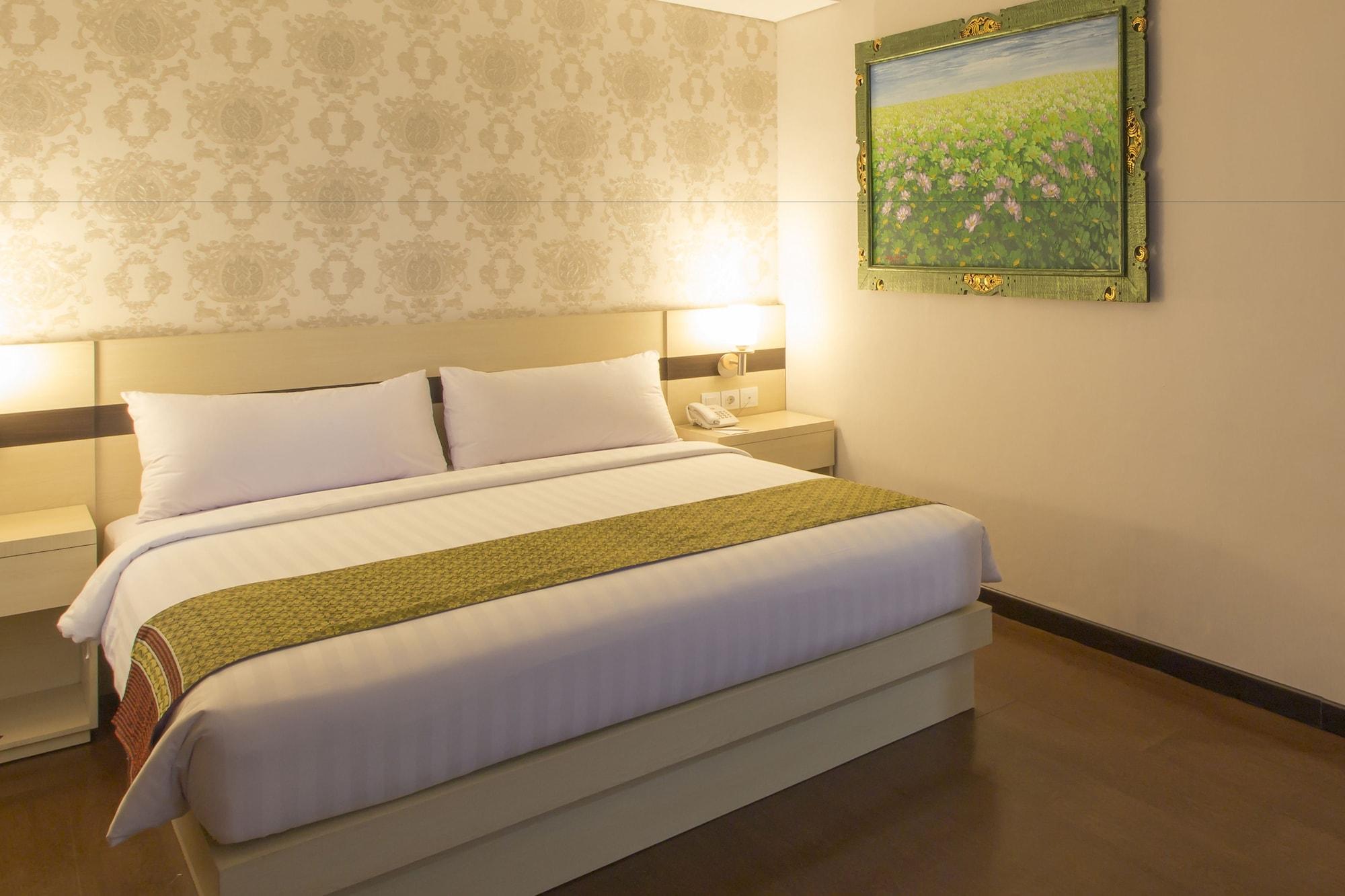 Hotel Grand Puri Saron Yogyakarta Exterior foto