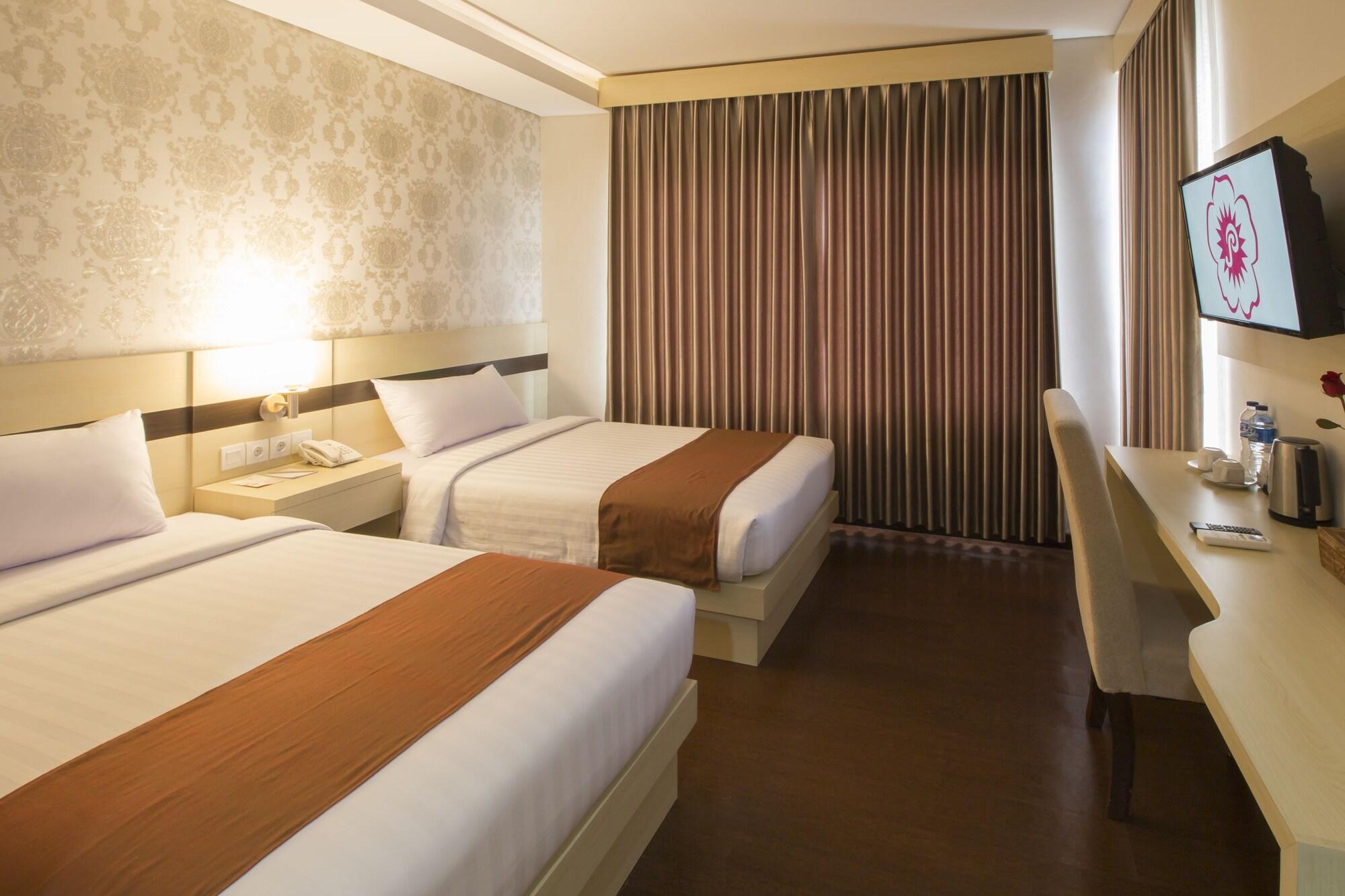 Hotel Grand Puri Saron Yogyakarta Exterior foto