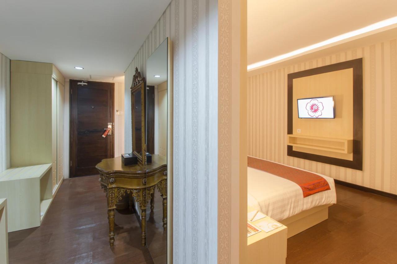 Hotel Grand Puri Saron Yogyakarta Exterior foto