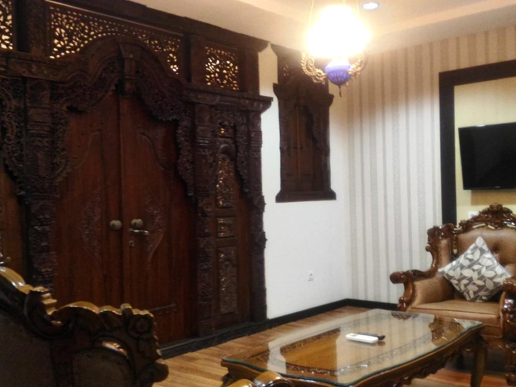 Hotel Grand Puri Saron Yogyakarta Exterior foto