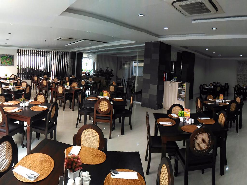 Hotel Grand Puri Saron Yogyakarta Exterior foto
