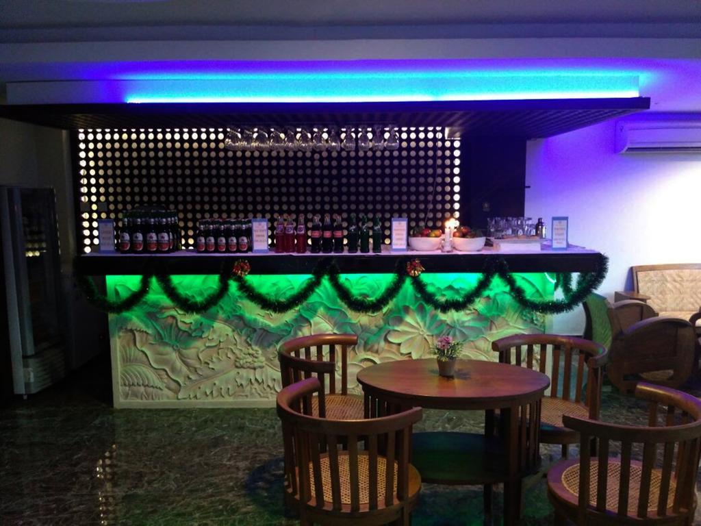 Hotel Grand Puri Saron Yogyakarta Exterior foto