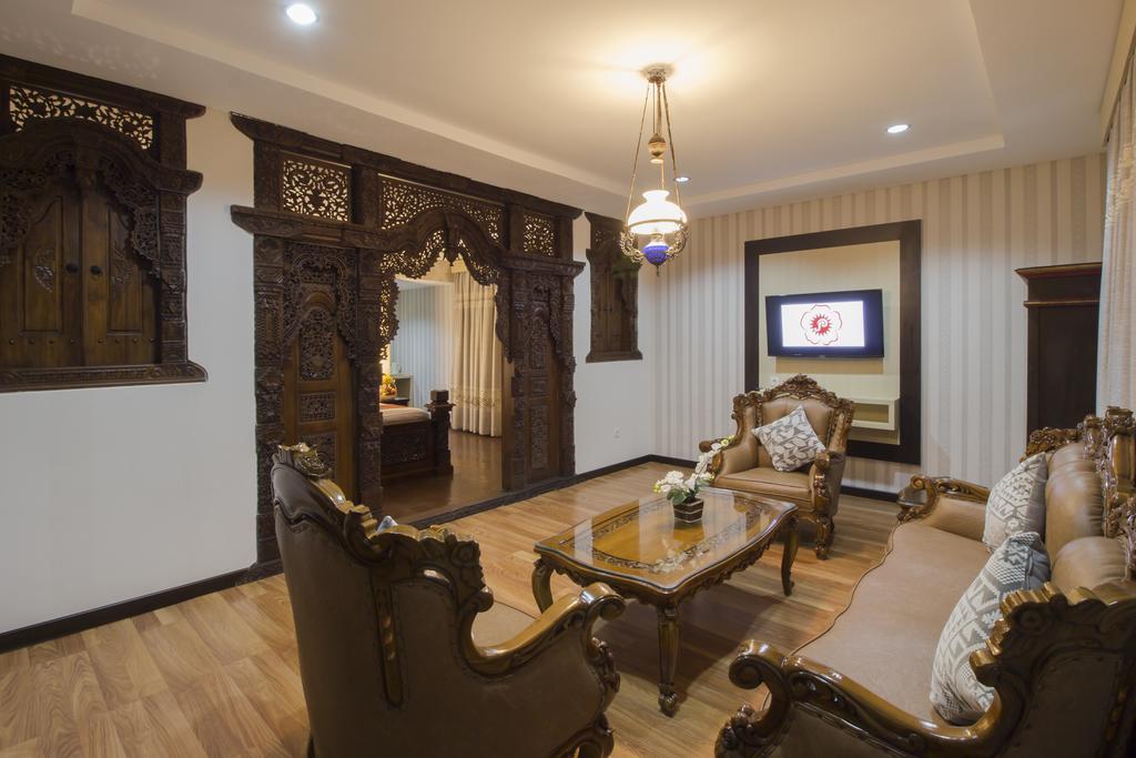 Hotel Grand Puri Saron Yogyakarta Exterior foto