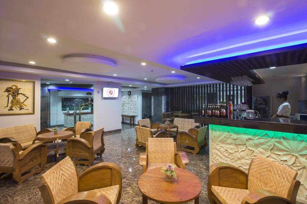 Hotel Grand Puri Saron Yogyakarta Exterior foto