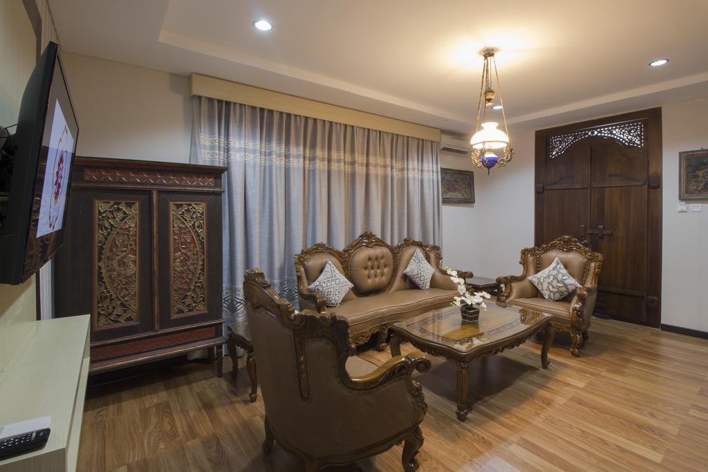 Hotel Grand Puri Saron Yogyakarta Exterior foto