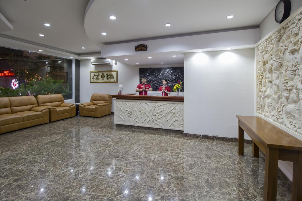 Hotel Grand Puri Saron Yogyakarta Exterior foto