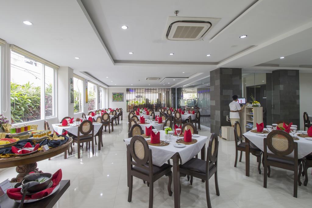 Hotel Grand Puri Saron Yogyakarta Exterior foto