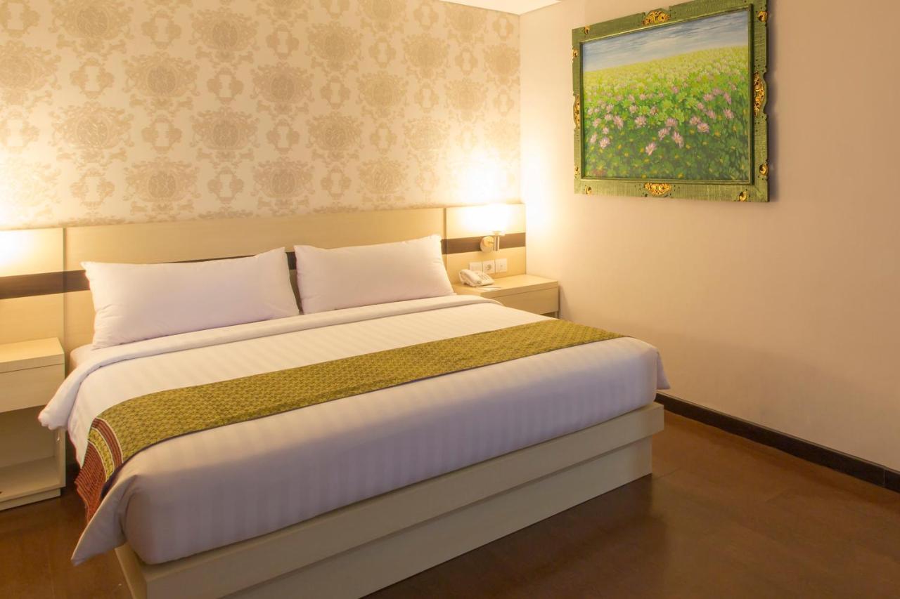 Hotel Grand Puri Saron Yogyakarta Exterior foto